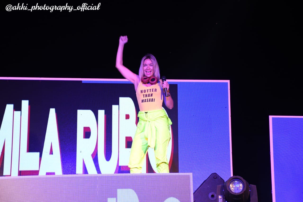 Mila Rubio on stage